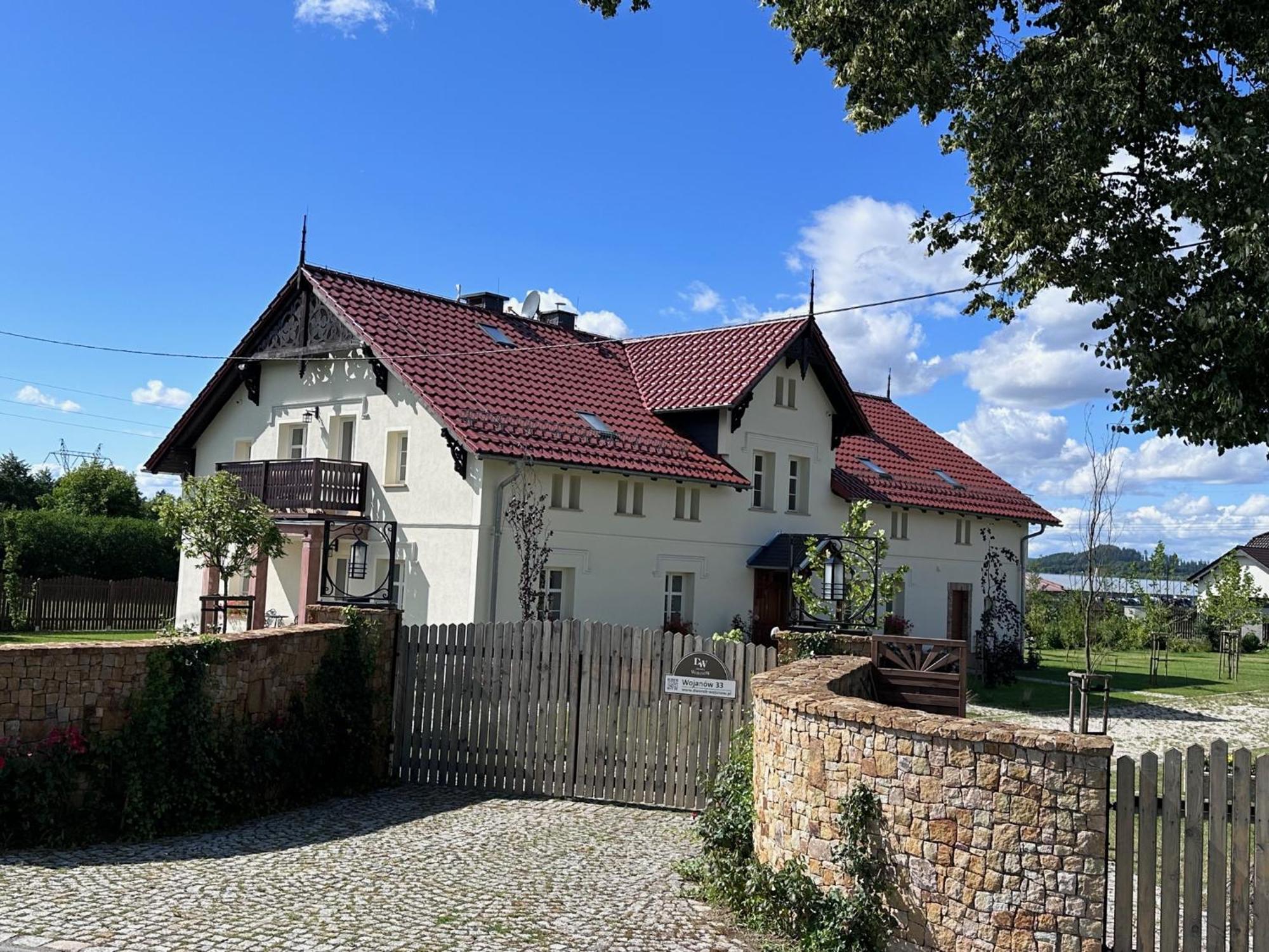 Dworek Apartment *